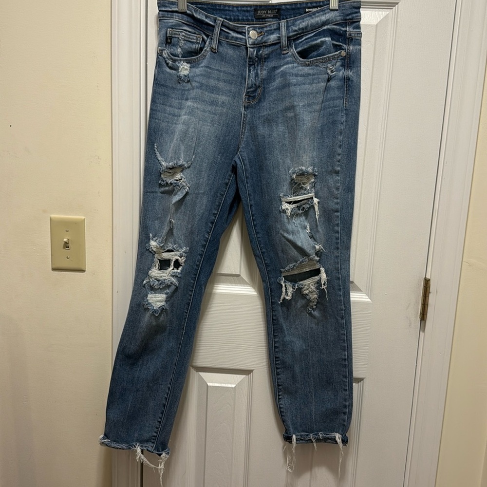 Judy Blue Boyfriend Fit Distressed 7/28. Good as new. - Picture 1 of 11